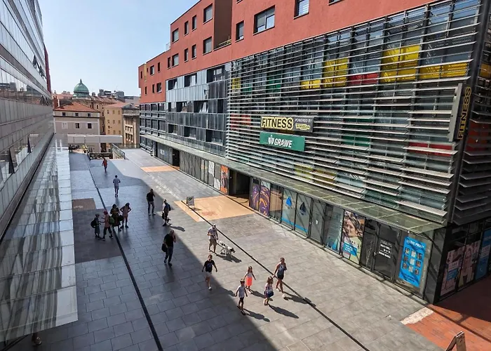 Downtown Fiume, Underground Garage Within The شقة غييكا