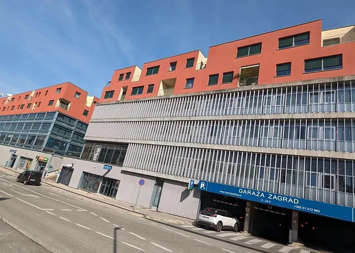 Apartamento Downtown Fiume, Underground Garage Within The *