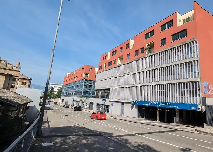 Apartamento Downtown Fiume, Underground Garage Within The *